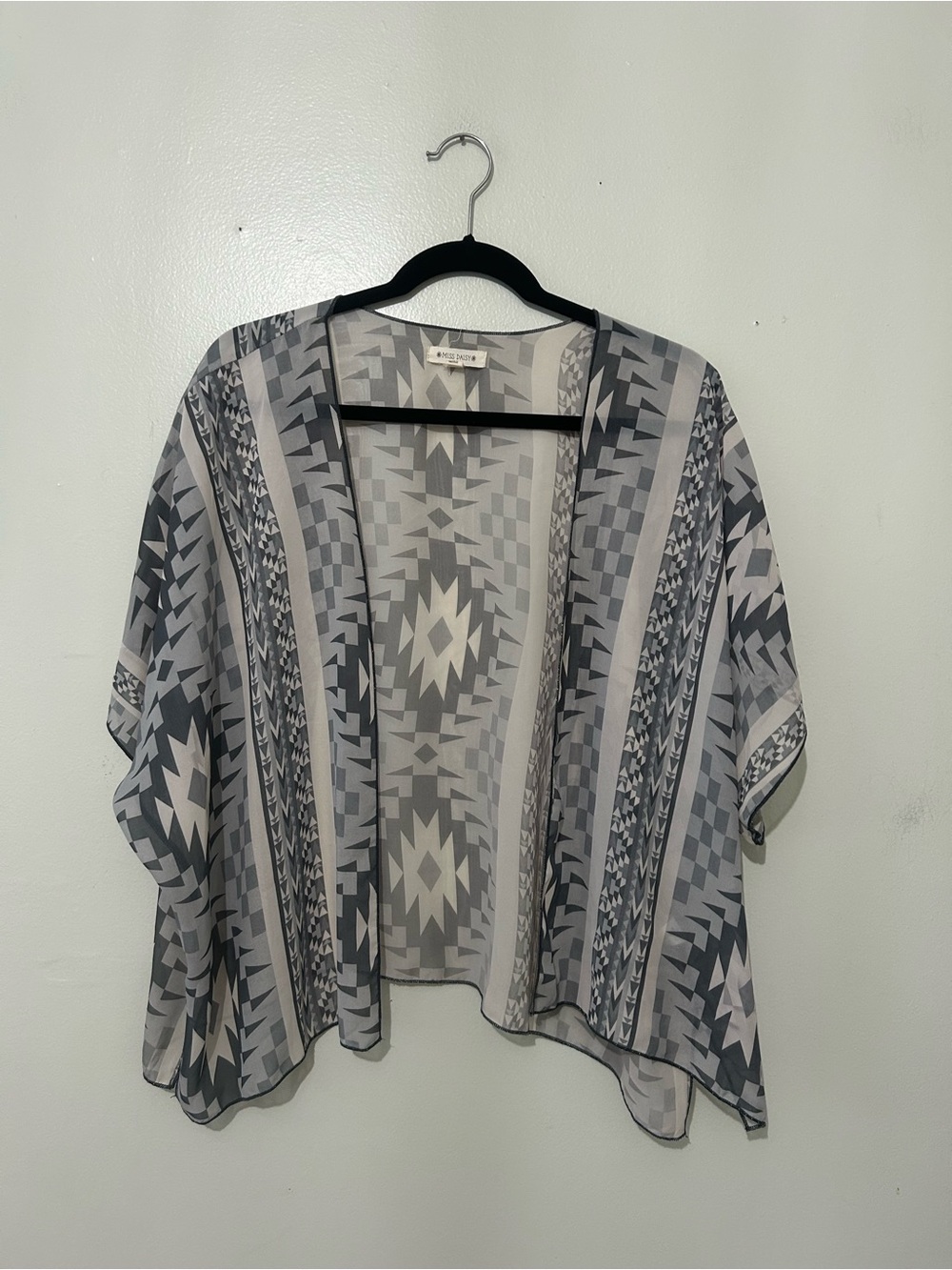 MISS DAISY | Gray Geometric Open-Front Lightweight Kimono, Size Small